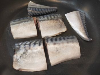 サバ 焼ける前